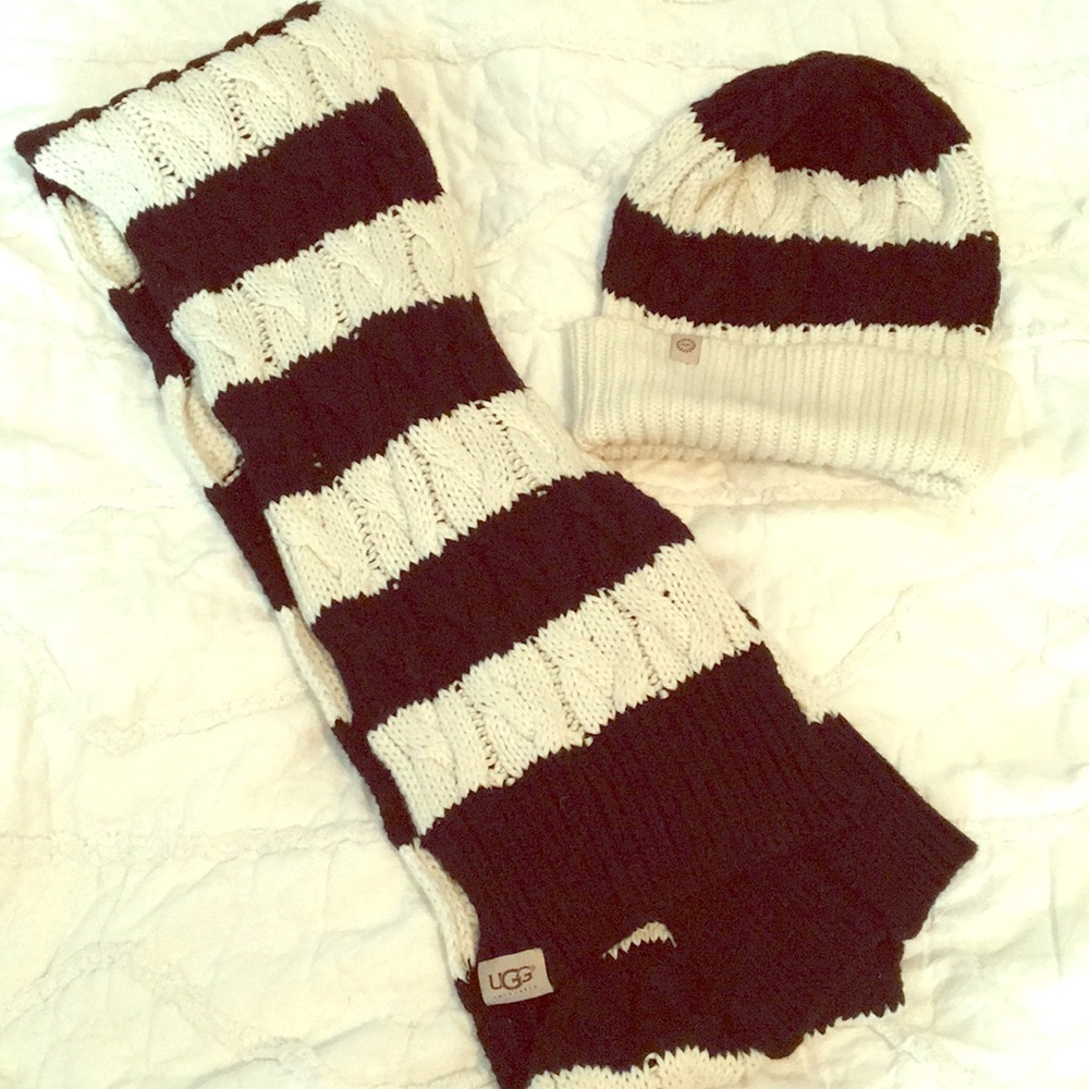 UGG Hat & Scarf Set